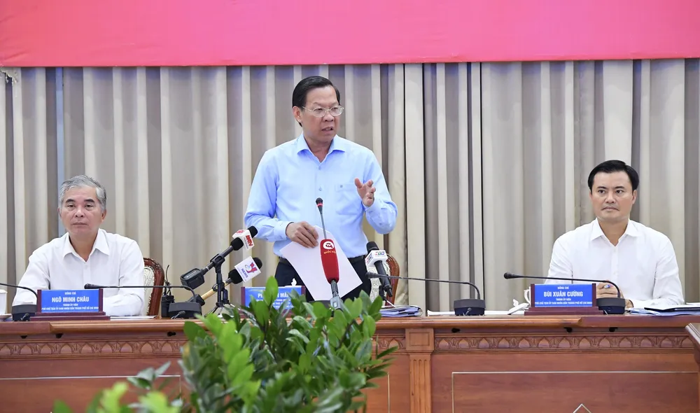Chủ tịch UBND TPHCM Phan Văn Mãi phát biểu chỉ đạo phiên họp. Ảnh: VIỆT DŨNG Chủ tịch UBND TPHCM Phan Văn Mãi phát biểu chỉ đạo phiên họp. Ảnh: VIỆT DŨNG