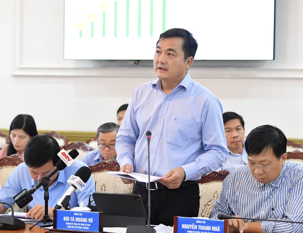 Giám đốc Sở Công thương TPHCM Bùi Tá Hoàng Vũ phát biểu tại phiên họp. Ảnh: VIỆT DŨNG Giám đốc Sở Công thương TPHCM Bùi Tá Hoàng Vũ phát biểu tại phiên họp. Ảnh: VIỆT DŨNG
