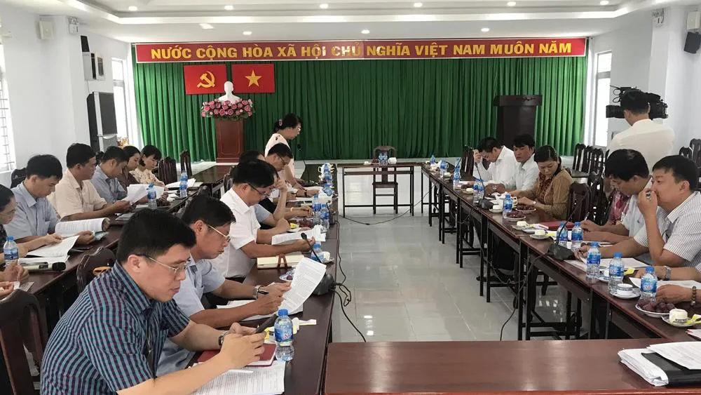 Đại biểu chất vấn các dự án chống ngập trên địa bàn quận 9. Ảnh: QUỐC HÙNG