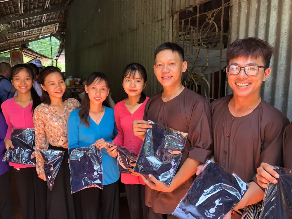 Tỷ phú Joe Lewis ấn tượng với bánh dân gian miền Tây ảnh 6