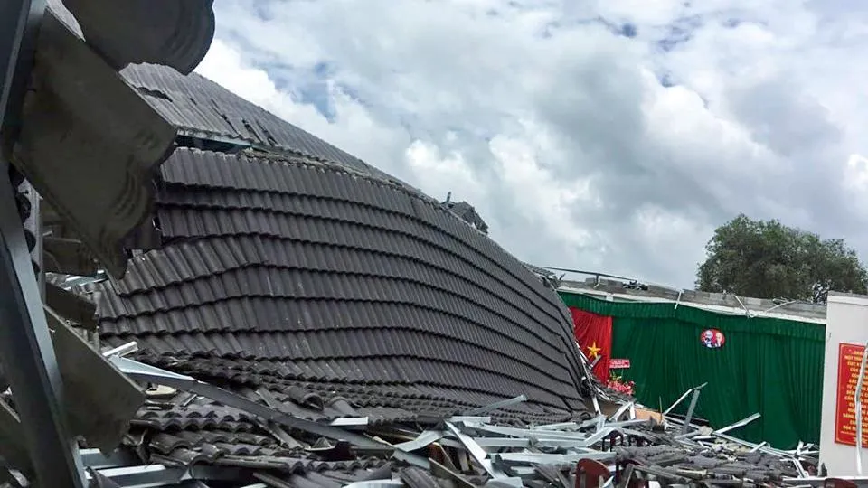 Hội trường UBND thị trấn sử dụng mới 8 tháng đã sập ảnh 2