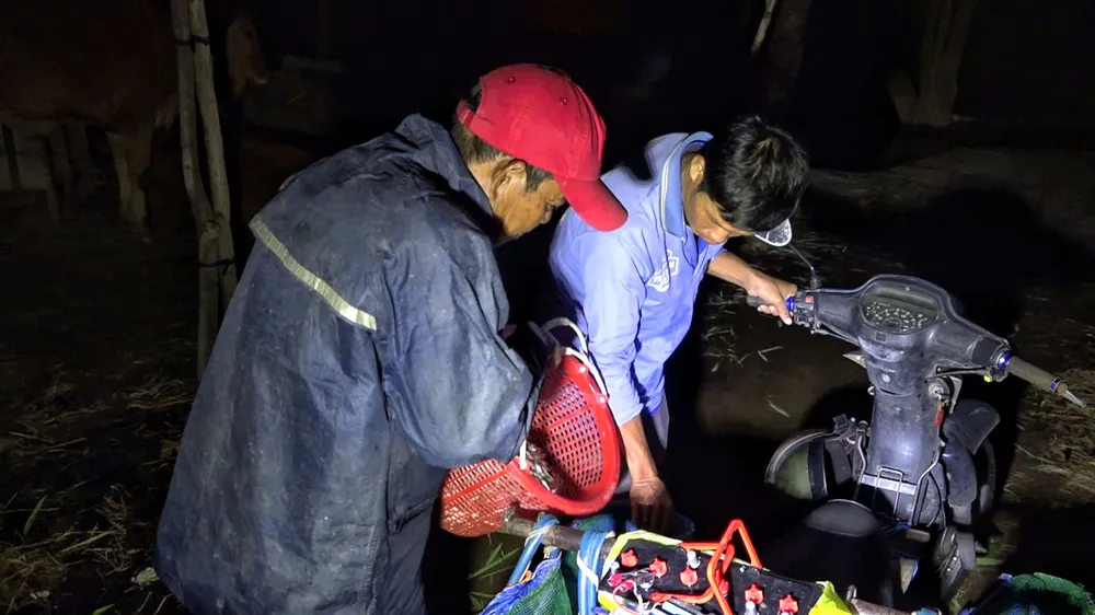 Chợ “hẹn” miền Tây ảnh 5