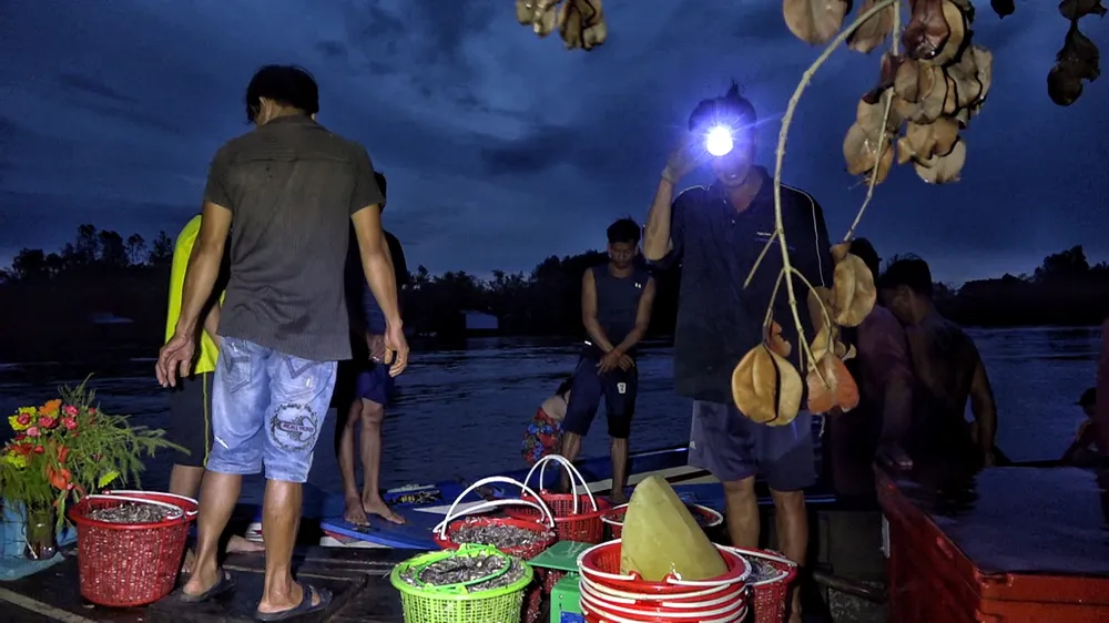 Chợ “hẹn” miền Tây ảnh 2