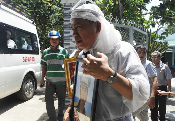 Tiễn đưa Anh hùng phi công Nguyễn Văn Bảy về đất mẹ ảnh 17