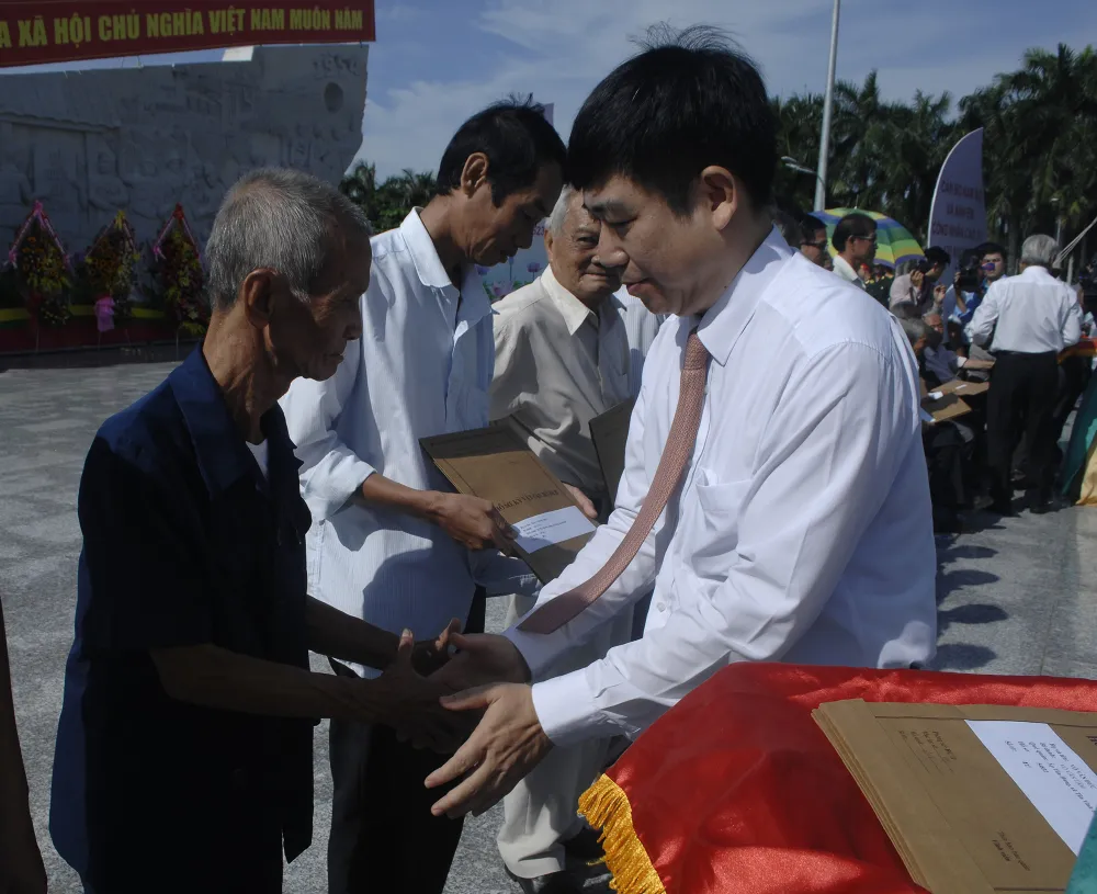 Khánh thành tượng đài tưởng niệm sự kiện tập kết 1954 ảnh 3