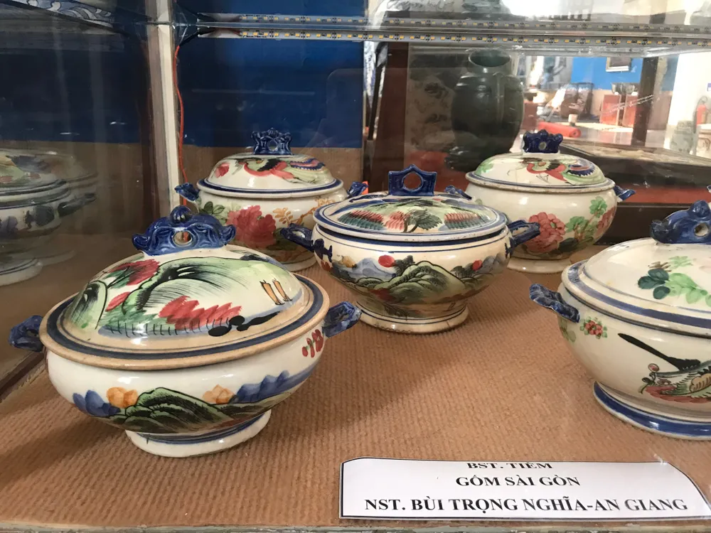 Trưng bày 800 hiện vật cổ quý giá thế kỷ 19, 20 ảnh 12 Trưng bày 800 hiện vật cổ quý giá thế kỷ 19, 20 ảnh 12