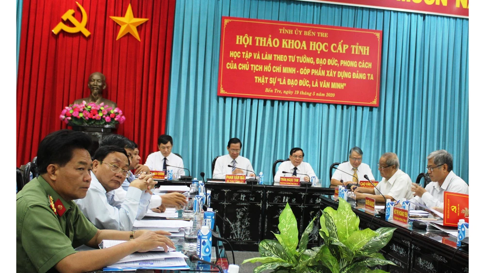 Các đại biểu tham dự hội thảo