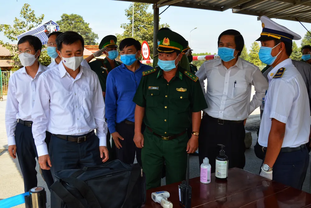 Thứ trưởng Bộ Y tế kiểm tra công tác phòng chống dịch Covid-19 tại Đồng Tháp ảnh 2