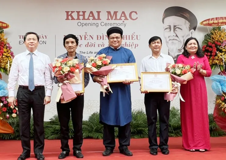 Triển lãm ảnh “Nguyễn Đình Chiểu – Cuộc đời và sự nghiệp" ảnh 2 Triển lãm ảnh “Nguyễn Đình Chiểu – Cuộc đời và sự nghiệp" ảnh 2