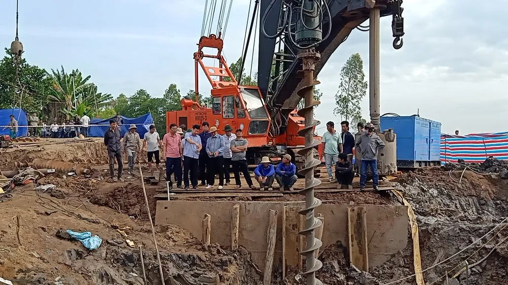 Lực lượng cứu hộ đã xói cọc được 31/36m