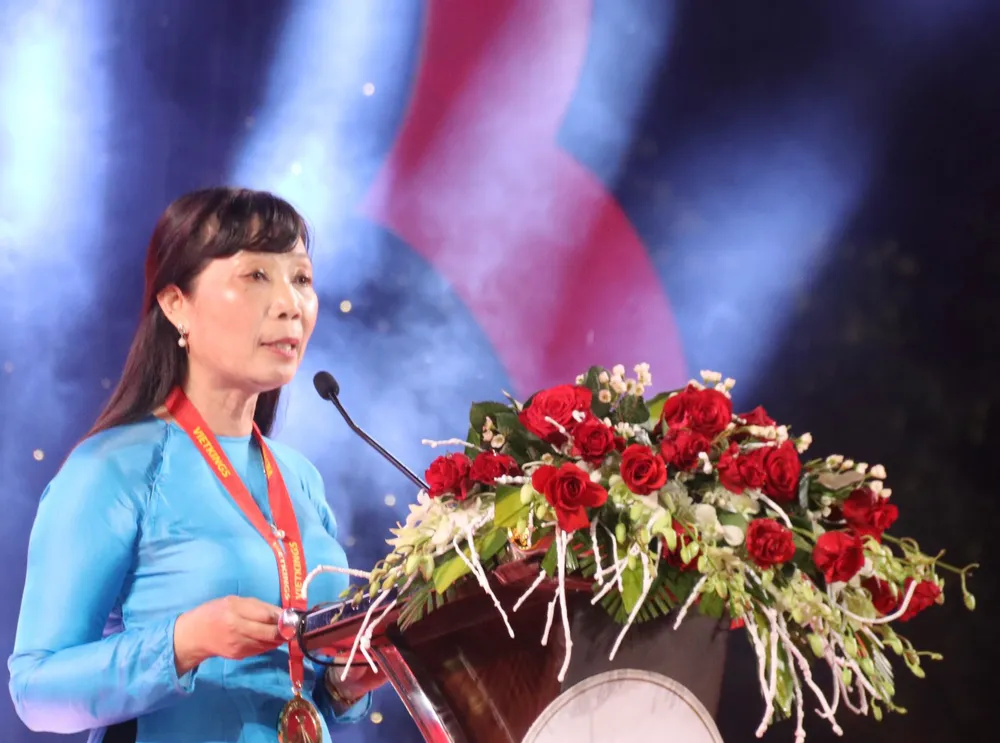 Phó Chủ tịch UBND TP Sa Đéc Võ Thị Bình phát biểu tại lễ khai mạc Phó Chủ tịch UBND TP Sa Đéc Võ Thị Bình phát biểu tại lễ khai mạc