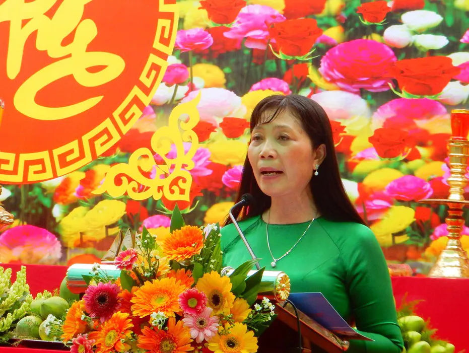 Phó Chủ tịch UBND TP Sa Đéc Võ Thị Bình phát biểu tại buổi lễ Phó Chủ tịch UBND TP Sa Đéc Võ Thị Bình phát biểu tại buổi lễ