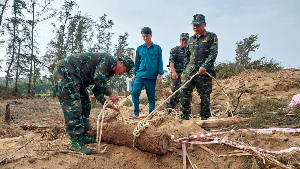 Phát hiện quả bom nặng 150kg còn ngòi nổ 