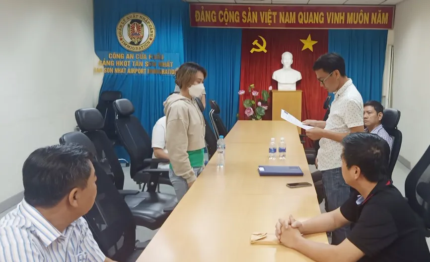 Cơ quan CSĐT Công an tỉnh Đồng Tháp công bố quyết định truy nã. Ảnh: CTV Cơ quan CSĐT Công an tỉnh Đồng Tháp công bố quyết định truy nã. Ảnh: CTV