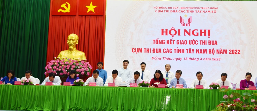 Lãnh đạo các tỉnh Tây Nam bộ ký kết giao ước thi đua năm 2023