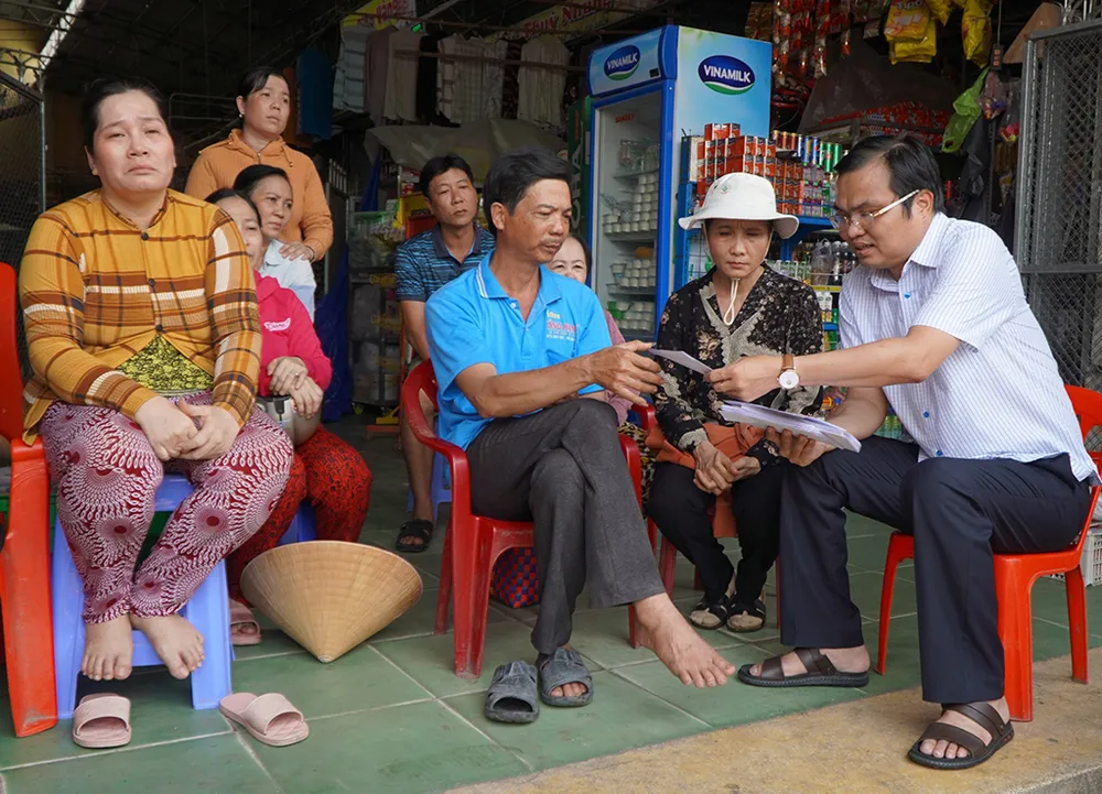 Chính quyền địa phương hỗ trợ cho các tiểu thương Chính quyền địa phương hỗ trợ cho các tiểu thương