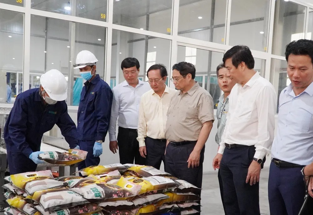 Thủ tướng tham quan Nhà máy xay xát gạo VINARICE Thủ tướng tham quan Nhà máy xay xát gạo VINARICE