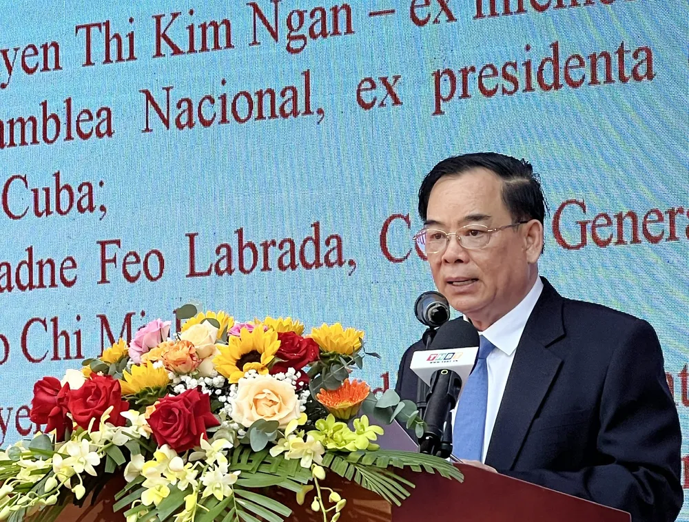 Chủ tịch UBND tỉnh Bến Tre Trần Ngọc Tam phát biểu tại lễ kỷ niệm Chủ tịch UBND tỉnh Bến Tre Trần Ngọc Tam phát biểu tại lễ kỷ niệm