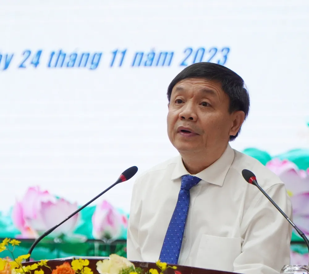 Phó Bí thư Thường trực Tỉnh ủy Đồng Tháp Phan Văn Thắng phát biểu tại hội thảo Phó Bí thư Thường trực Tỉnh ủy Đồng Tháp Phan Văn Thắng phát biểu tại hội thảo