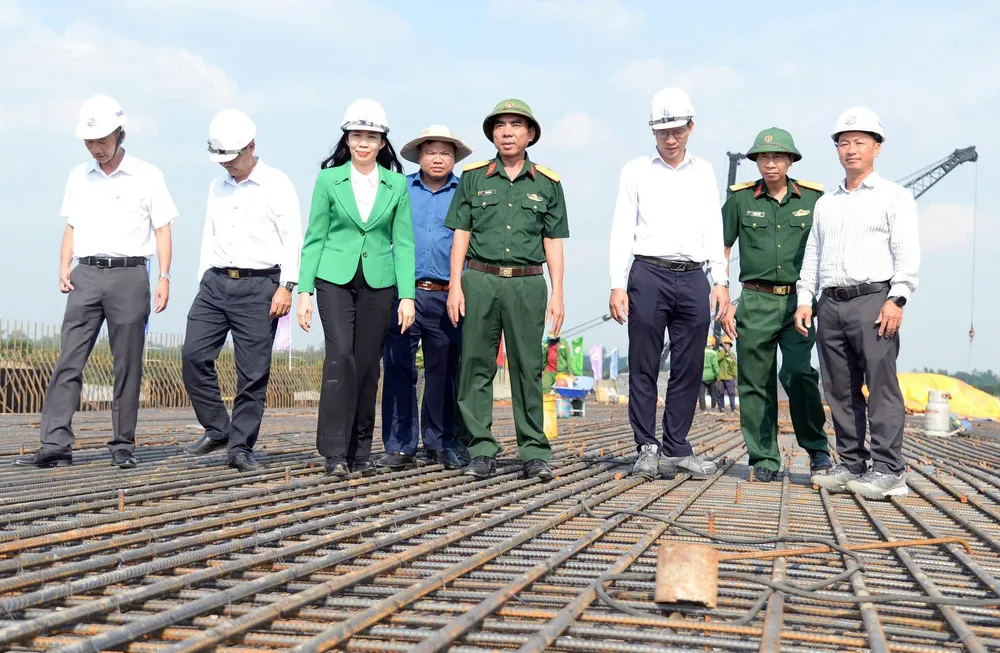 Các đơn vị liên danh nhà thầu, tư vấn giám sát đẩy nhanh tiến độ thi công dự án KIỂM TRA CAO TỐC .jpg