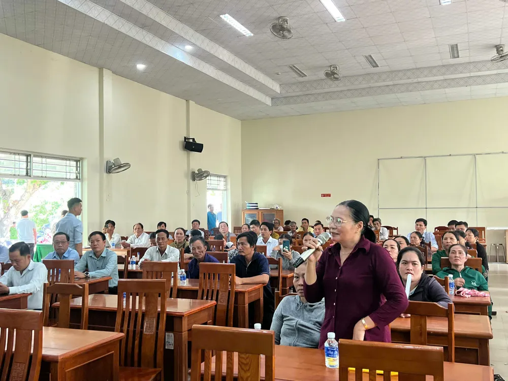 Người dân phản ánh bức xúc về bãi rác bị ô nhiễm ảnh hưởng đến môi trường sống người dân .jpg