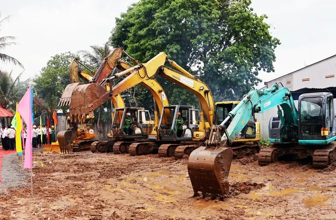 ពិធីបើកការដ្ឋានសាងសង់គម្រោងអាងស្តុកទឹកសាបដំណាក់កាលទី១ នៅខេត្តត្រាវិញ lang the 1.jpg