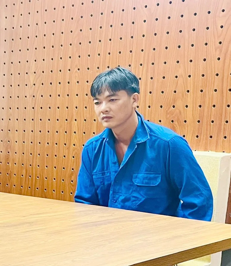 Dũng tại cơ quan công an. Ảnh: CA cacc.png