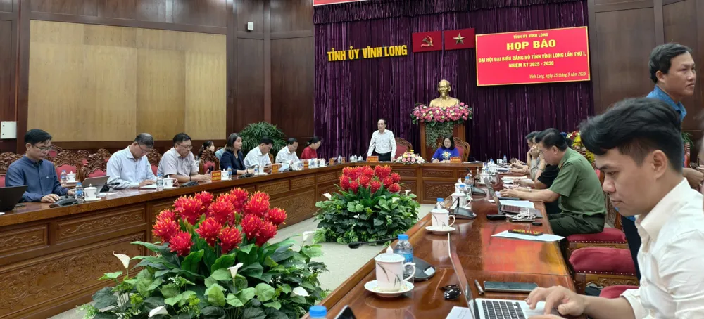 Toàn cảnh buổi họp báo hb.jpg