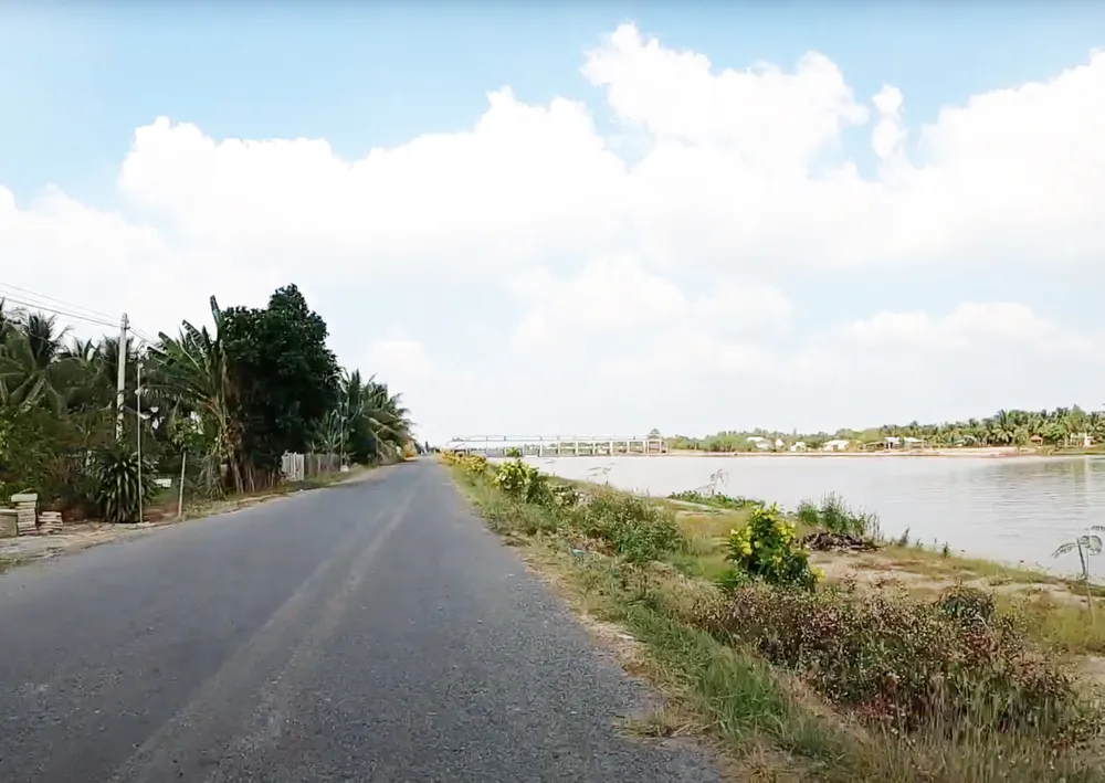 Hệ thống hạ tầng giao thông ven sông Láng Thé ho .jpg
