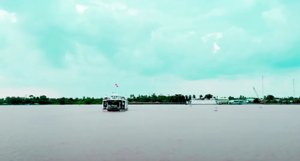 Phà Đình Khao vượt sông Cổ Chiên pha .jpg