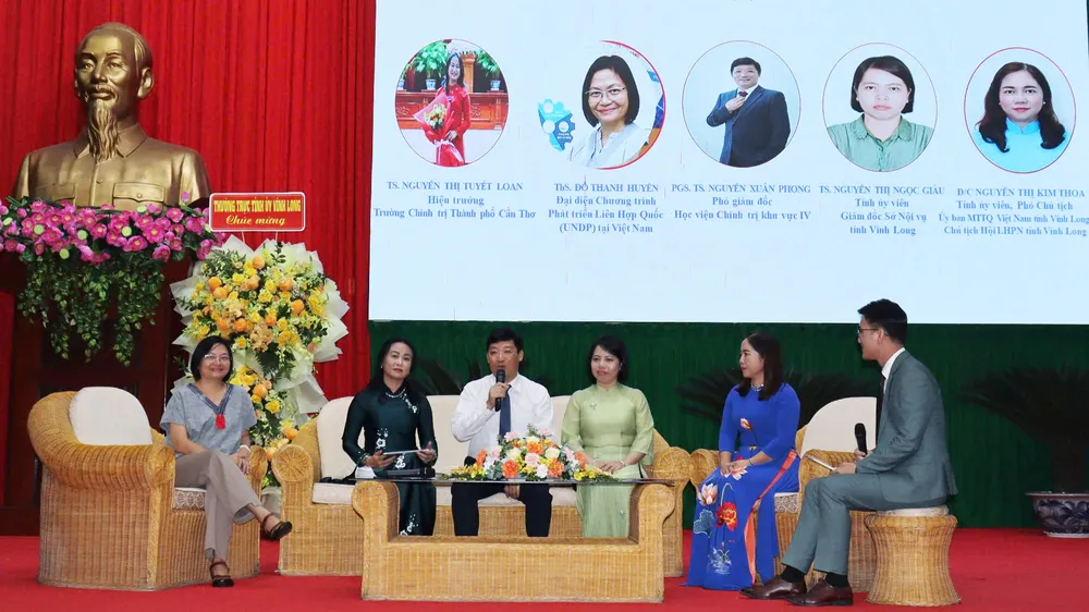 Các đại biểu chia sẻ tại hội thảo ht .jpg