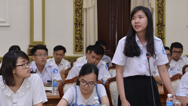 Lãnh đạo TPHCM gặp gỡ sinh viên tiêu biểu ảnh 2 Lãnh đạo TPHCM gặp gỡ sinh viên tiêu biểu ảnh 2