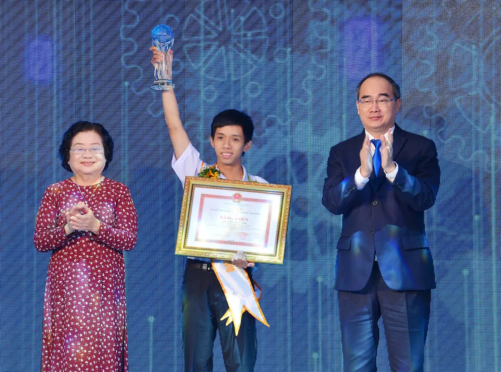 TPHCM tuyên dương 9 công dân trẻ tiêu biểu năm 2018 ảnh 3 TPHCM tuyên dương 9 công dân trẻ tiêu biểu năm 2018 ảnh 3