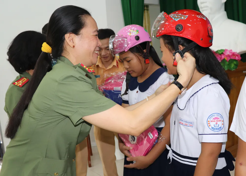 Ngày hội “Vì nhân dân phục vụ” tại huyện Cần Giờ ảnh 5 Ngày hội “Vì nhân dân phục vụ” tại huyện Cần Giờ ảnh 5