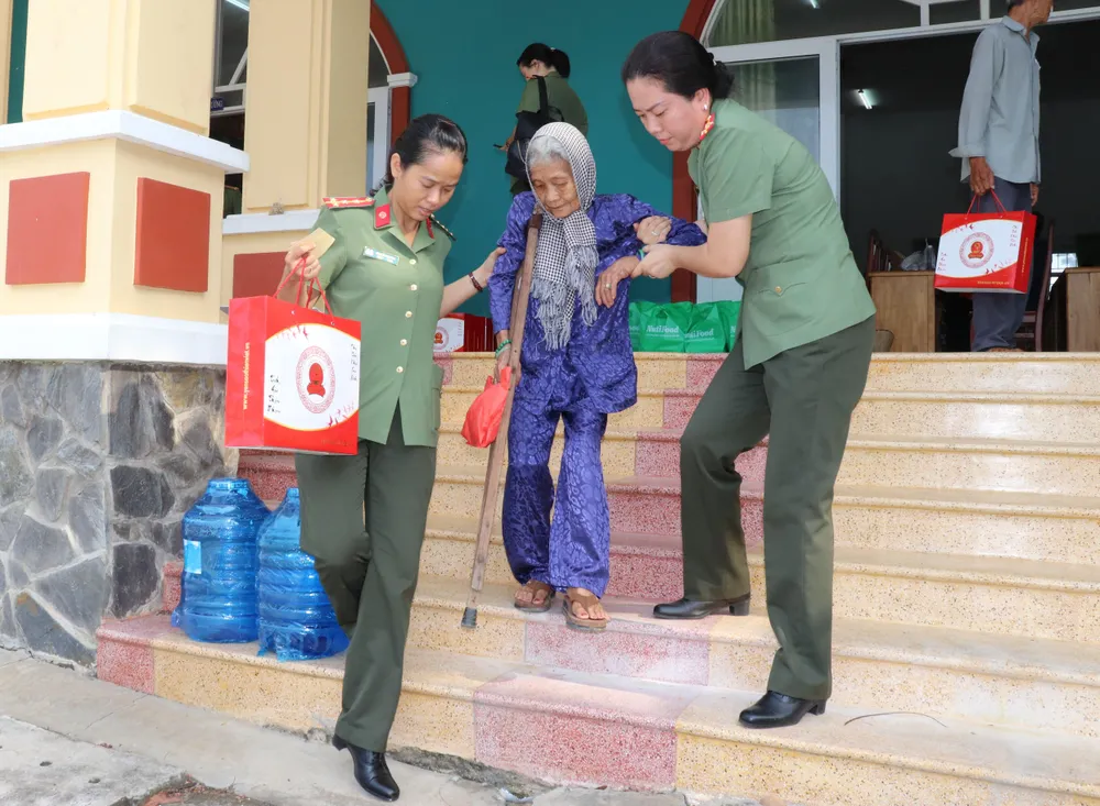 Ngày hội “Vì nhân dân phục vụ” tại huyện Cần Giờ ảnh 4 Ngày hội “Vì nhân dân phục vụ” tại huyện Cần Giờ ảnh 4