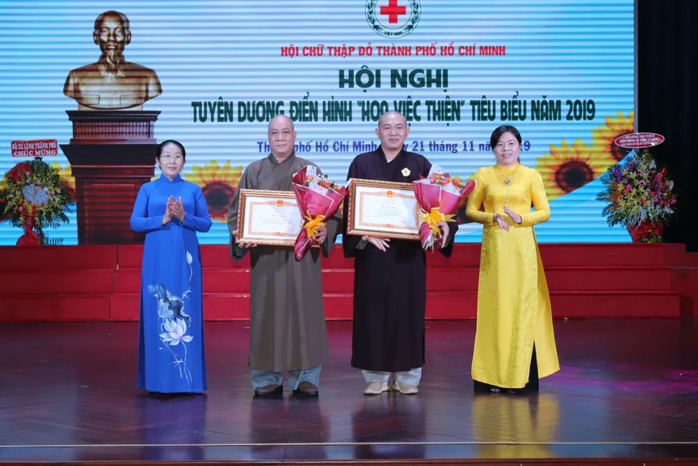 Tuyên dương 73 gương “Hoa việc thiện” năm 2019 ảnh 2 Tuyên dương 73 gương “Hoa việc thiện” năm 2019 ảnh 2
