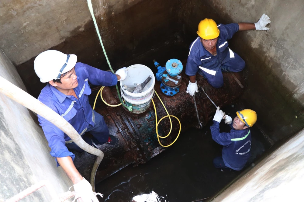 Khắc phục sự cố xì nước, 6 quận tại TPHCM có thể bị cúp nước ảnh 2 Khắc phục sự cố xì nước, 6 quận tại TPHCM có thể bị cúp nước ảnh 2