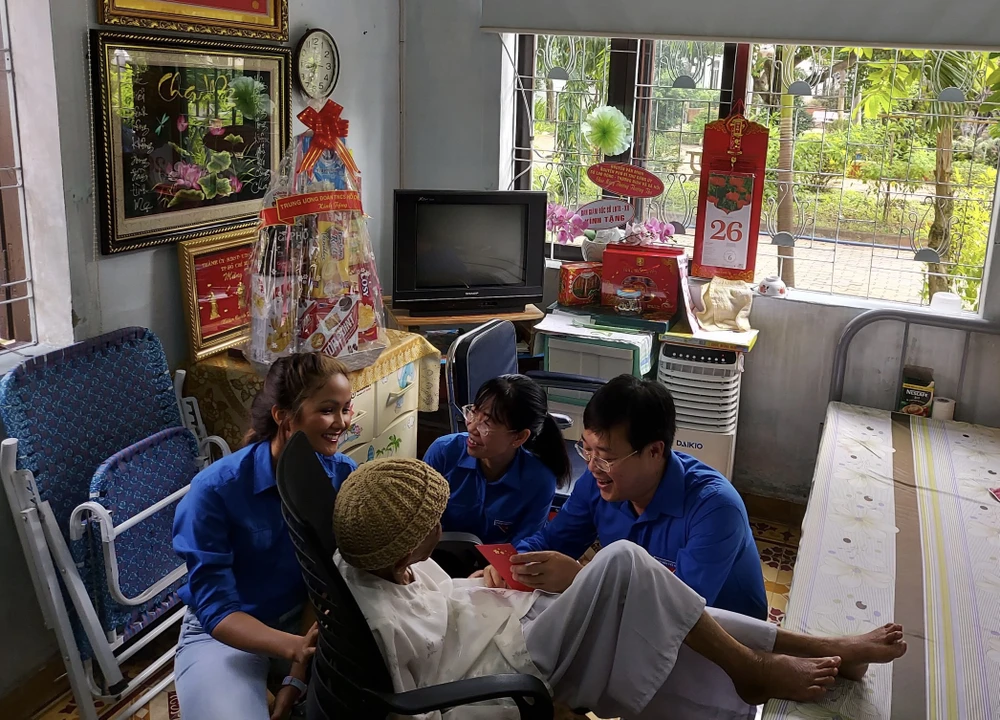 Tuổi trẻ TPHCM thực hiện nhiều hoạt động uống nước nhớ nguồn ảnh 1 Tuổi trẻ TPHCM thực hiện nhiều hoạt động uống nước nhớ nguồn ảnh 1