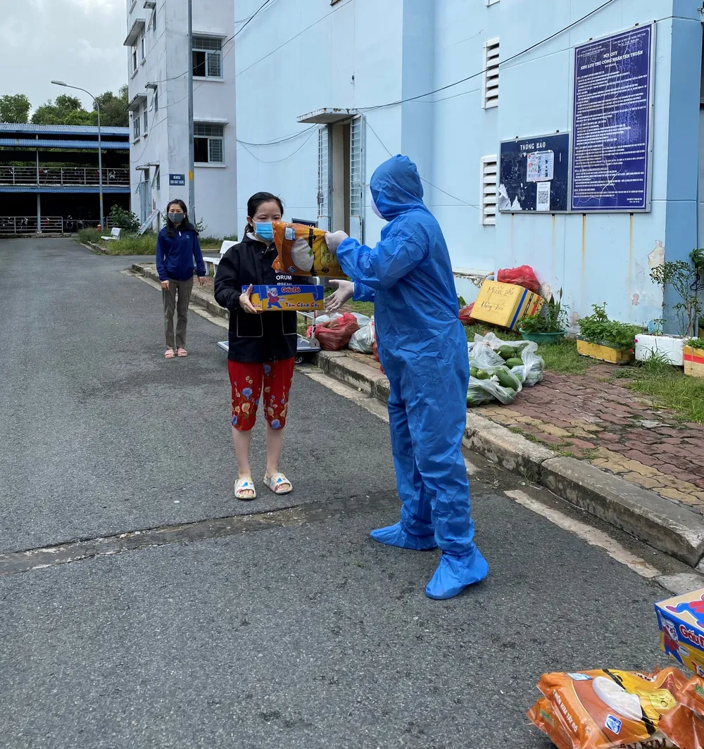 Hàng chục tấn thực phẩm, nông sản từ các tỉnh ủng hộ công nhân lao động tại TPHCM ảnh 3 Hàng chục tấn thực phẩm, nông sản từ các tỉnh ủng hộ công nhân lao động tại TPHCM ảnh 3