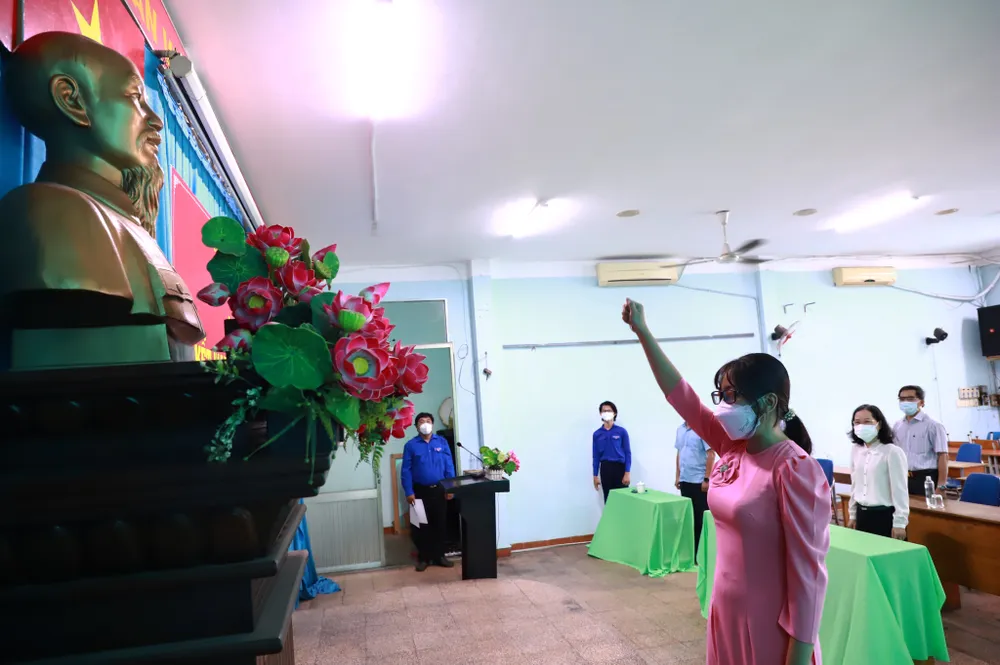 Kết nạp Đảng cho quần chúng ưu tú tham gia chống dịch Covid-19 ảnh 3 Kết nạp Đảng cho quần chúng ưu tú tham gia chống dịch Covid-19 ảnh 3