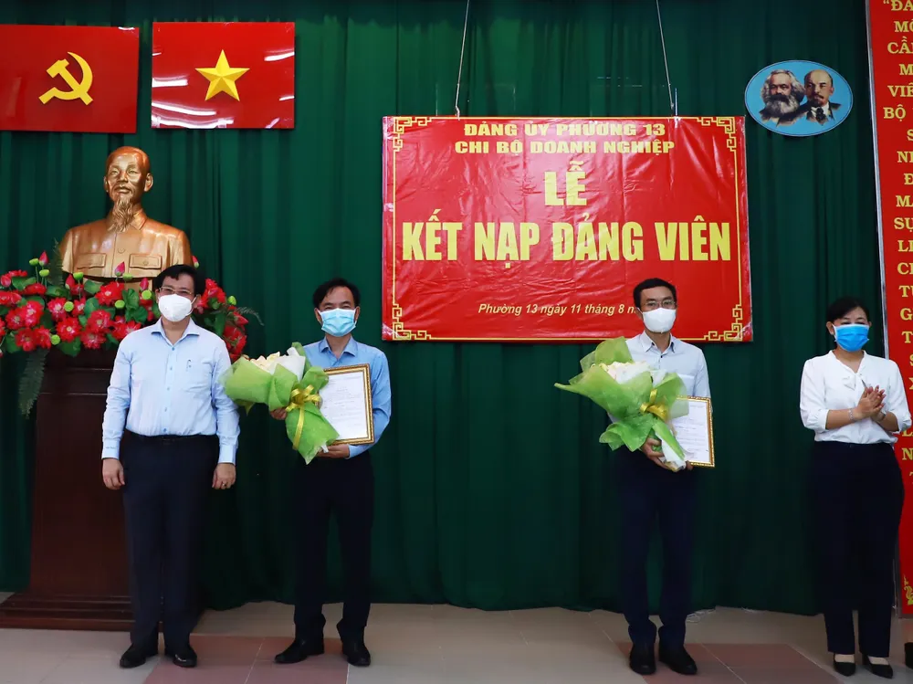 Kết nạp Đảng cho quần chúng ưu tú tham gia chống dịch Covid-19 ảnh 4 Kết nạp Đảng cho quần chúng ưu tú tham gia chống dịch Covid-19 ảnh 4