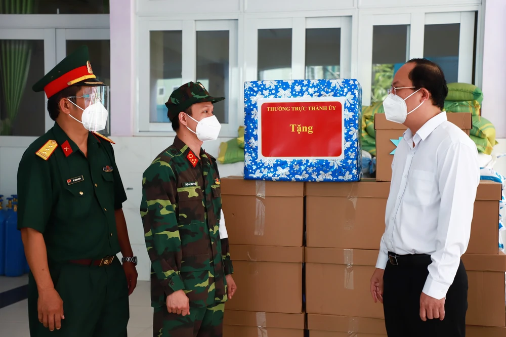 Tặng 1.300 máy SpO2 cho các F0 tại quận 4 ảnh 1 Tặng 1.300 máy SpO2 cho các F0 tại quận 4 ảnh 1