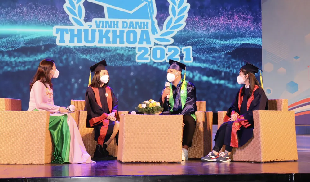 TPHCM vinh danh 79 thủ khoa ảnh 1 TPHCM vinh danh 79 thủ khoa ảnh 1