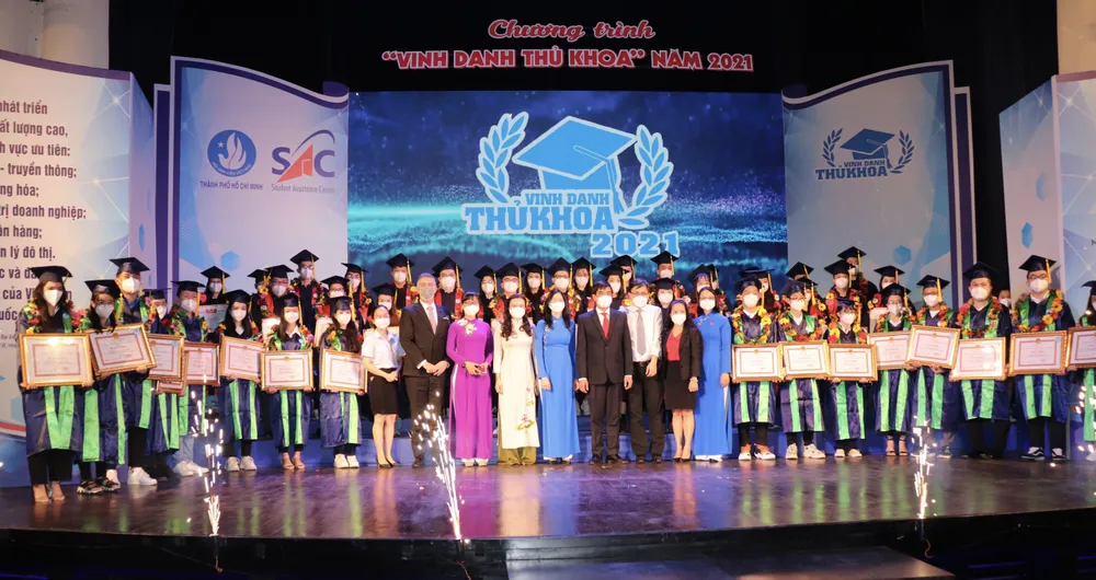 TPHCM vinh danh 79 thủ khoa ảnh 2 TPHCM vinh danh 79 thủ khoa ảnh 2