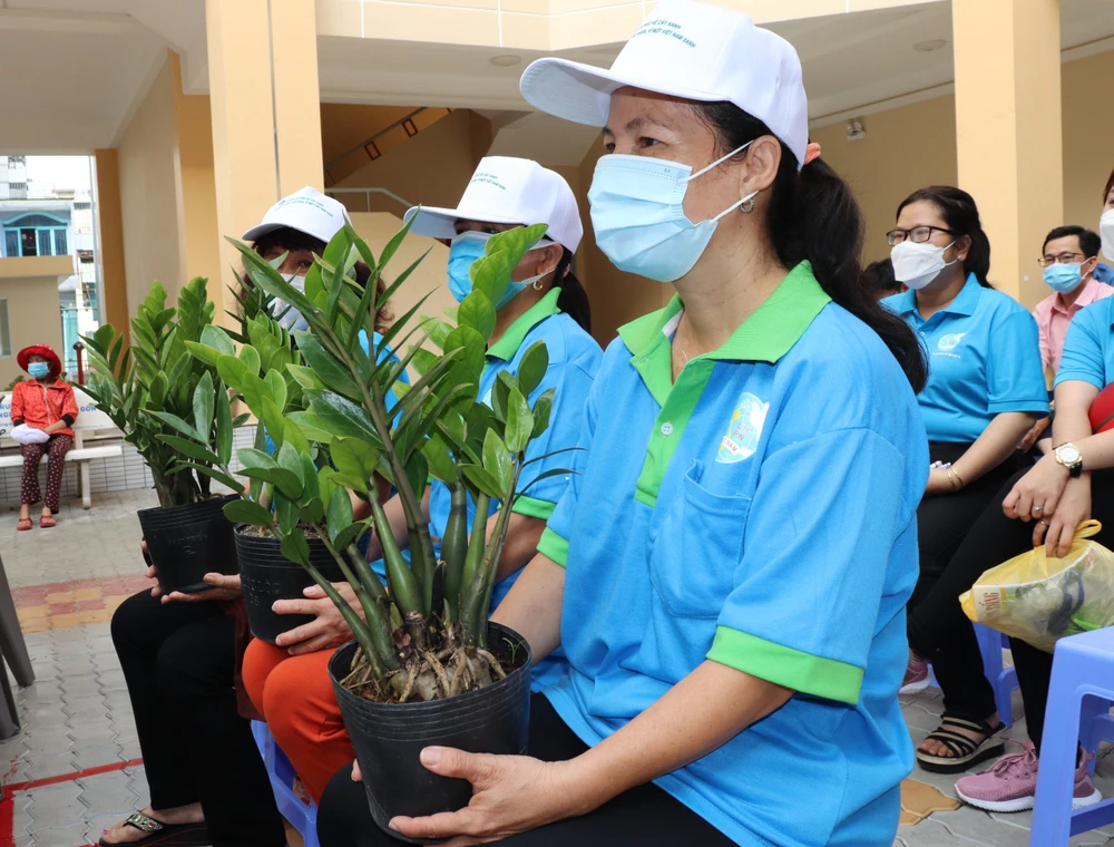 Phát động mỗi gia đình hội viên phụ nữ trồng một cây xanh ảnh 6 Phát động mỗi gia đình hội viên phụ nữ trồng một cây xanh ảnh 6