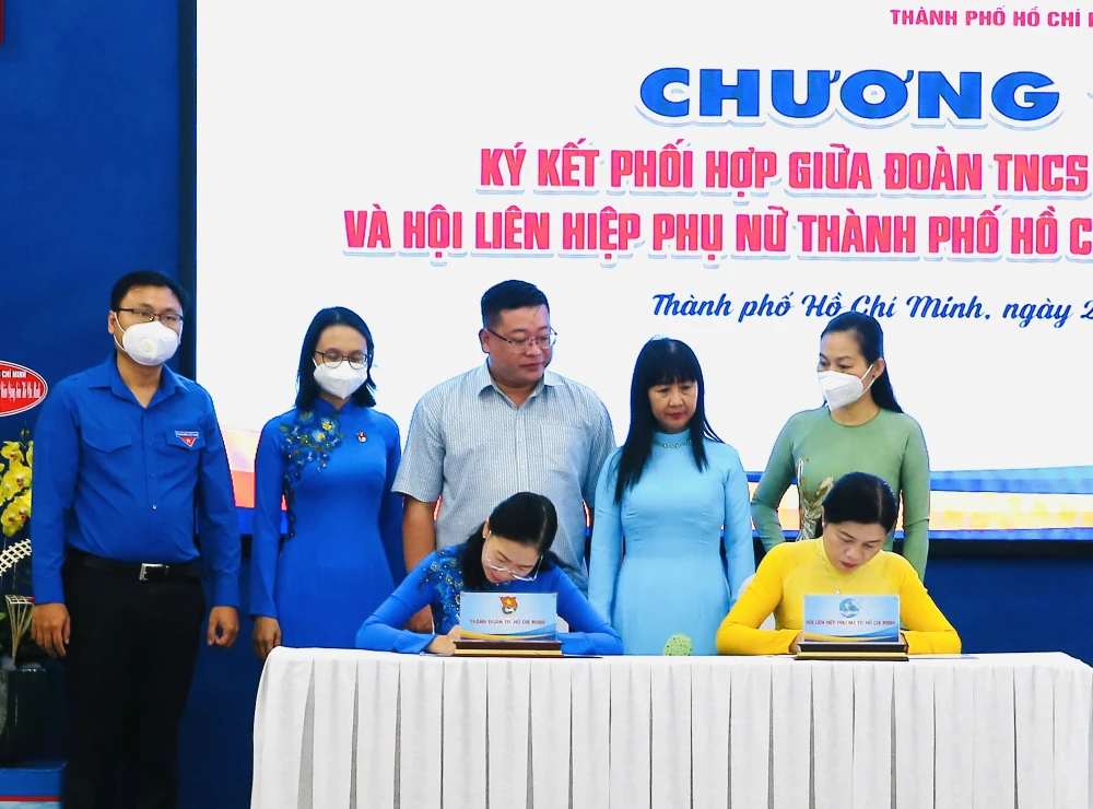 Thành đoàn TPHCM và Hội LHPN TPHCM ký kết phối hợp chiều 22-3