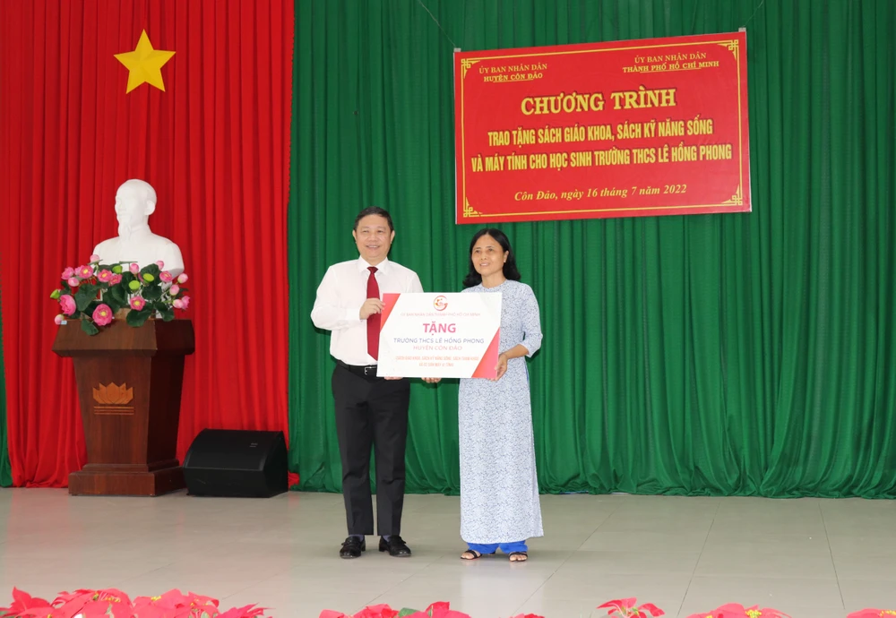 Lãnh đạo TPHCM tri ân các gia đình chính sách tại huyện Côn Đảo ảnh 4 Lãnh đạo TPHCM tri ân các gia đình chính sách tại huyện Côn Đảo ảnh 4