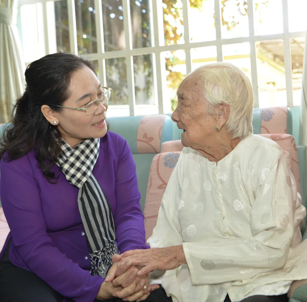 Lãnh đạo TPHCM thăm các Mẹ Việt Nam anh hùng ở huyện Củ Chi ảnh 1 Lãnh đạo TPHCM thăm các Mẹ Việt Nam anh hùng ở huyện Củ Chi ảnh 1