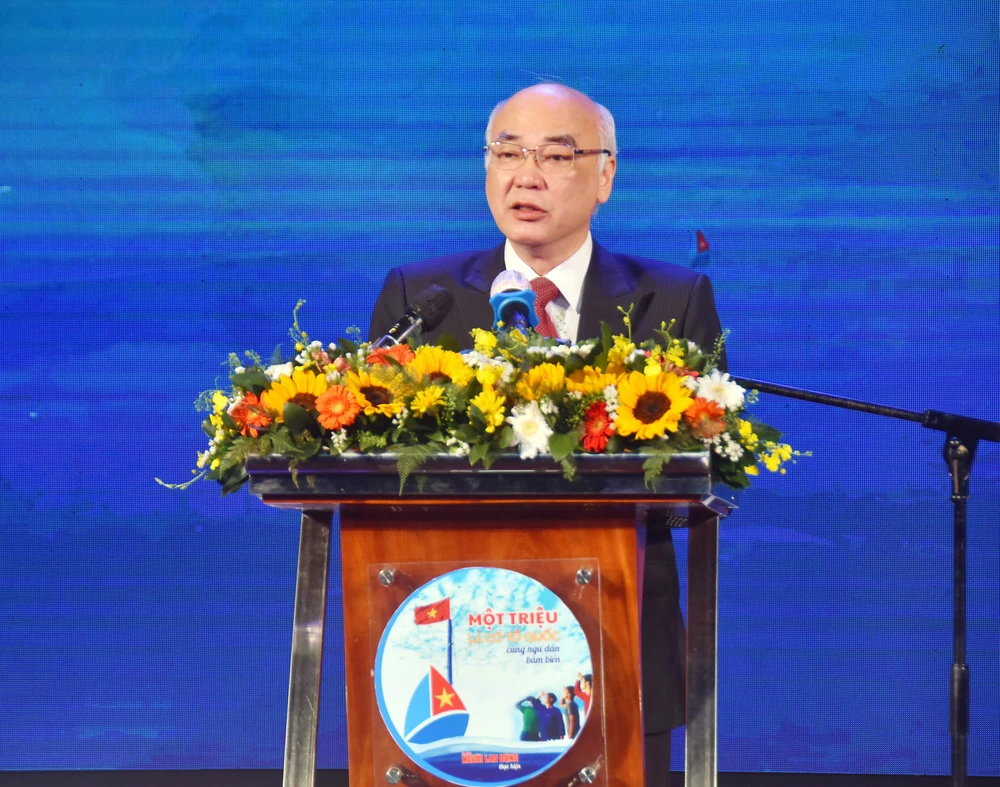 Chương trình “Một triệu lá cờ Tổ quốc cùng ngư dân bám biển” vượt mốc sau 3 năm ảnh 2 Chương trình “Một triệu lá cờ Tổ quốc cùng ngư dân bám biển” vượt mốc sau 3 năm ảnh 2