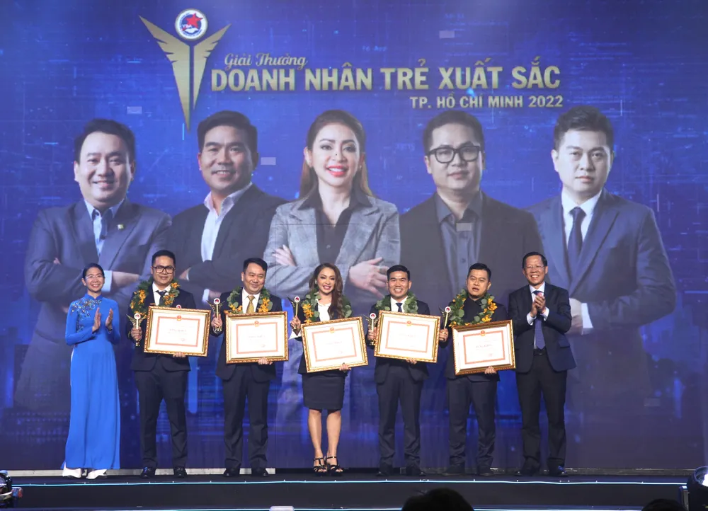 5 gương mặt doanh nhân trẻ xuất sắc được tuyên dương